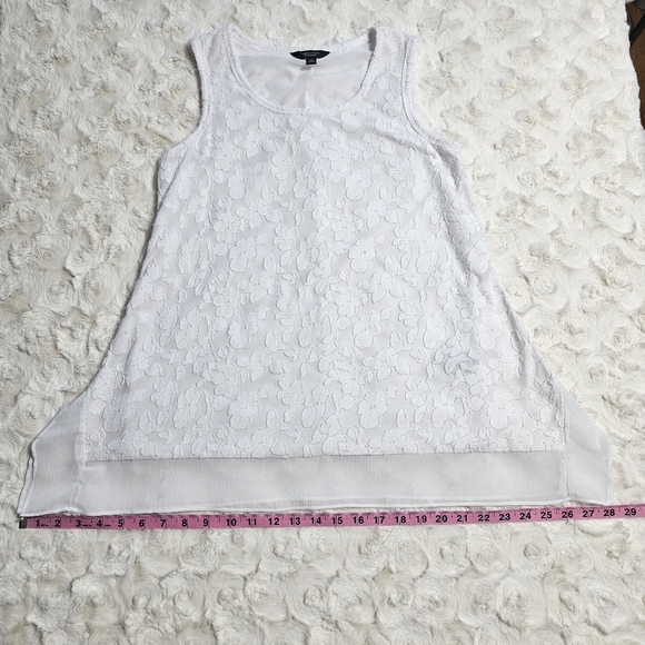 Vera Wang - Simply Vera Raised Floral Sleeveless Top - Picture 11 of 16